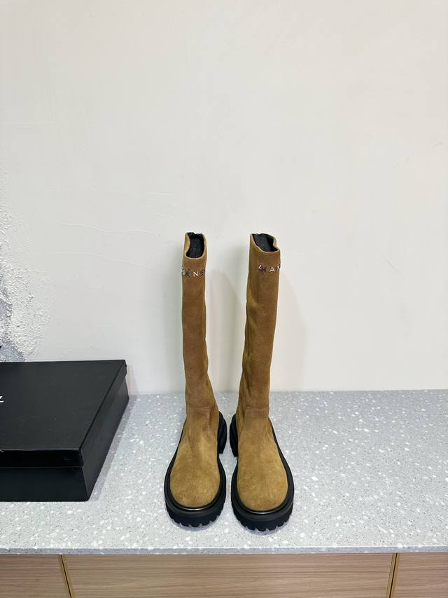 Chanel 香奈儿 秋冬新款24Ss 骑士靴 这款骑士靴真的是帅气时尚的代表，简约时尚个性又大气 自然流畅的美感，有种惊艳了时光的美感,鞋跟和鞋底同时满足了增